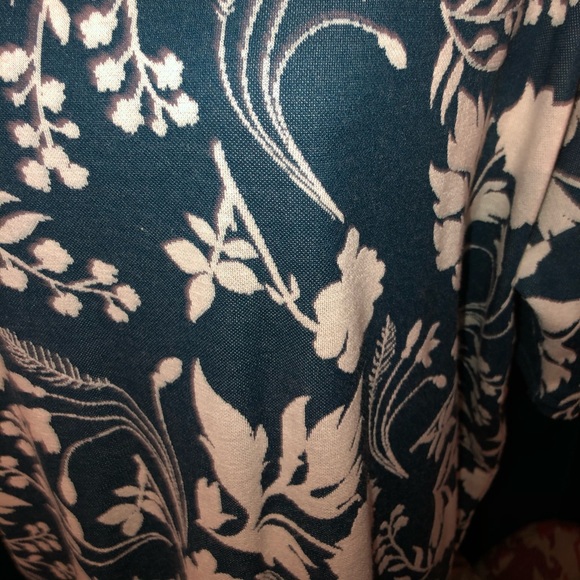 Lularoe Jacquard Irma - Picture 3 of 5